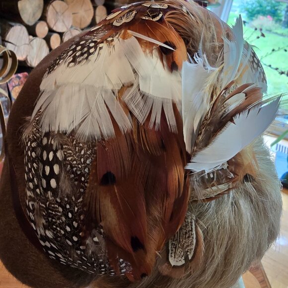 Lucille - Vintage Brown Felt Hat with Feathers & a Bow - Picture 5 of 11